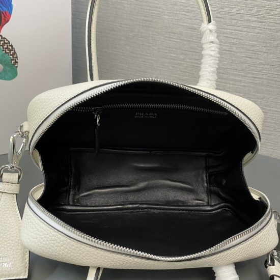 PRADA  P00750