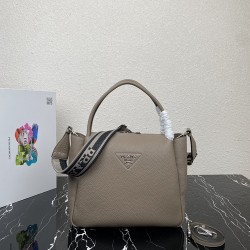 PRADA P00820