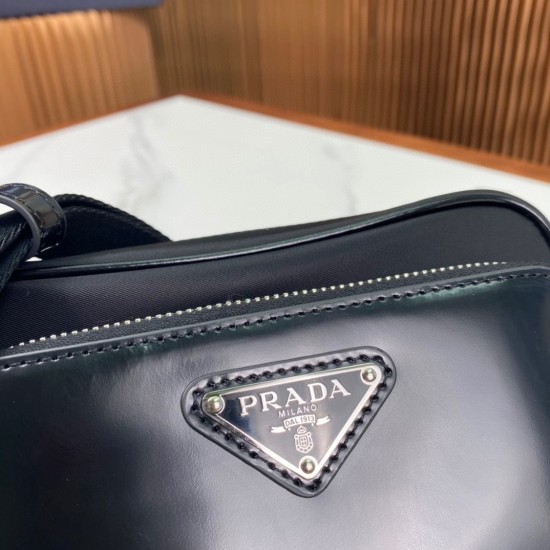 PRADA P00520