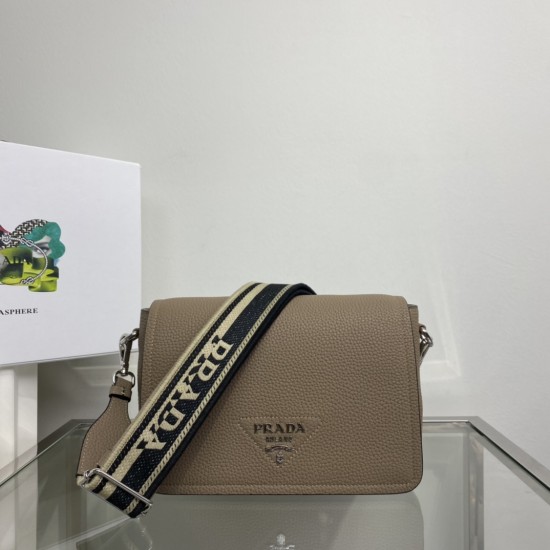 PRADA P00700