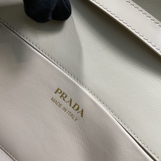 PRADA P00600