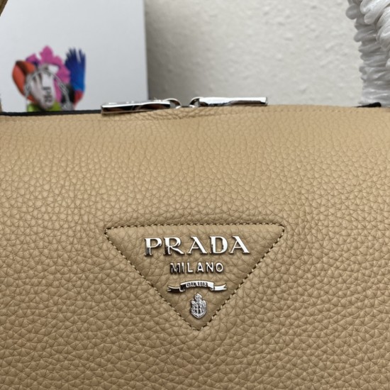 PRADA P00820