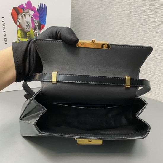 PRADA  P00600