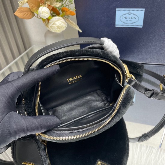 PRADA P00520