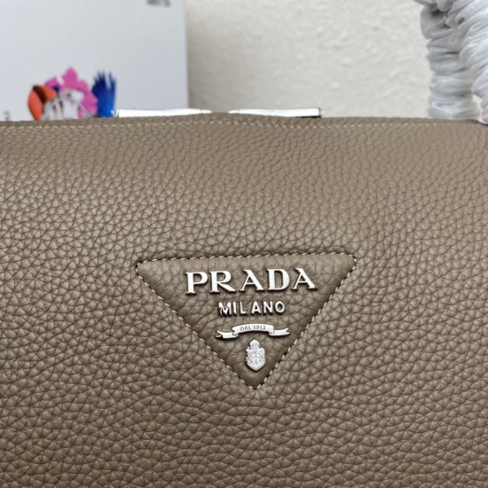 PRADA P00820