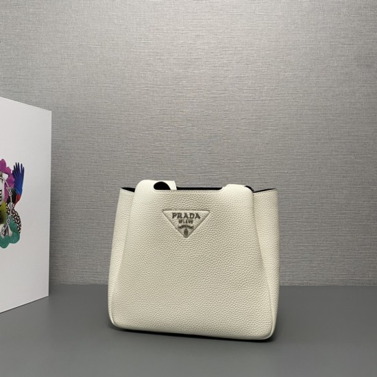 PRADA P00700