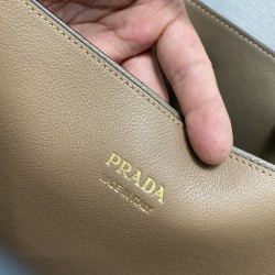 PRADA P00900