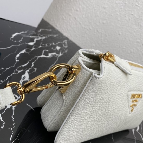 PRADA  P00730