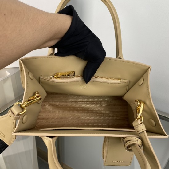 PRADA P00850