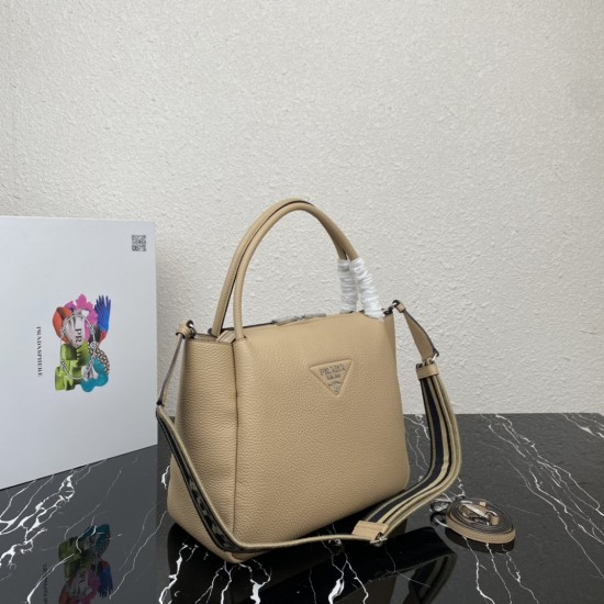 PRADA P00820