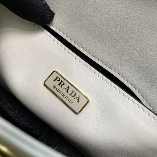 PRADA P00600