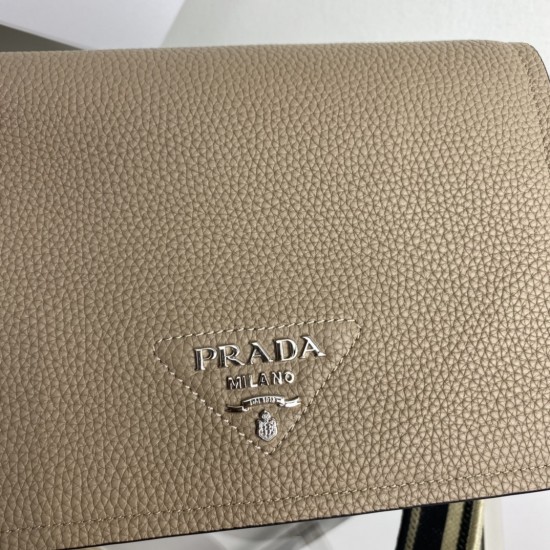 PRADA P00700