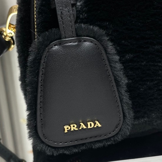 PRADA P00520