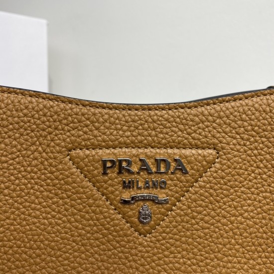 PRADA P00650