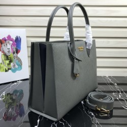 PRADA P00930