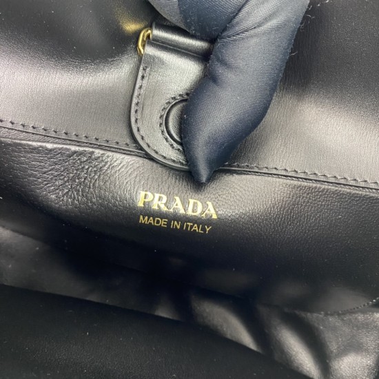 PRADA P00600