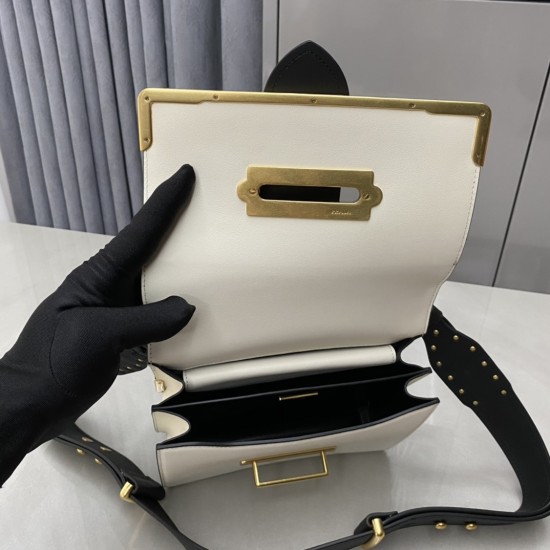 PRADA P00800