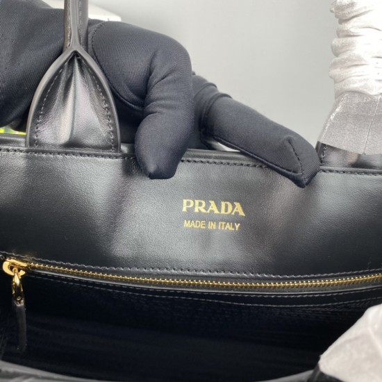 PRADA P00750