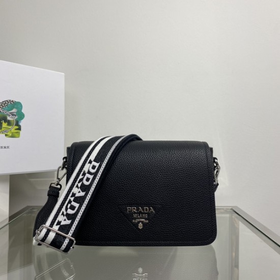 PRADA P00700