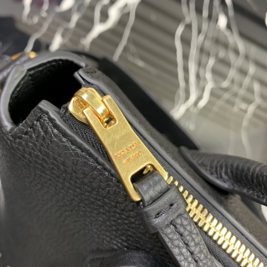 PRADA P00860