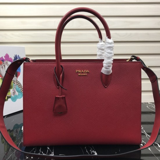 PRADA P00930