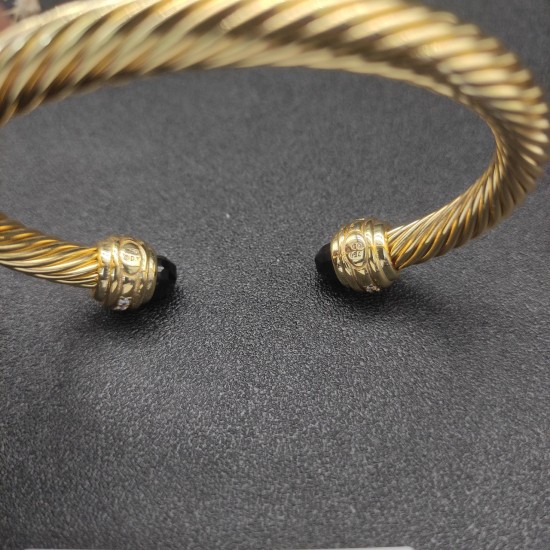 Hl76A20David Yurman 7mm金色镶嵌石深绿钻头手镯。建议适合佩戴的手围16-20cm