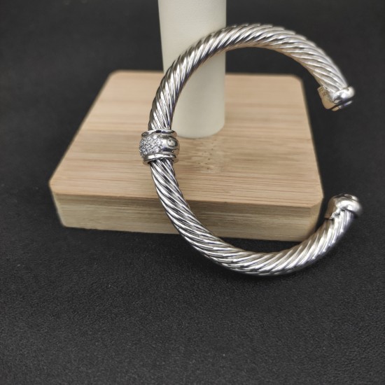 Hl66A20David Yurman 7mm银色圆珠白钻手镯。建议适合佩戴的手围16-20cm