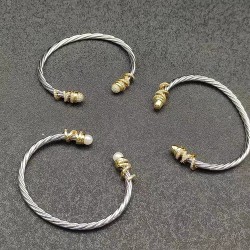 Hl87900上新 David Yurman 4mm缠绕手镯。有满钻，圆头，珍珠三个款式。建议适合佩戴的手围15-20cm