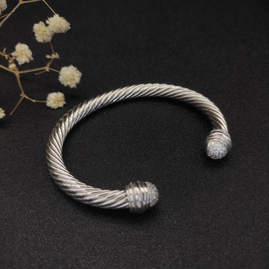 Hl87A20David Yurman 7mm半边钻银色手镯。建议适合佩戴的手围16-20cm