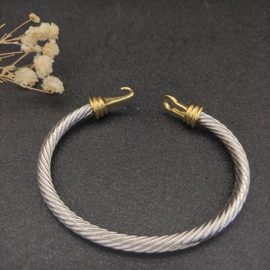 Hl76900David Yurman 5mm金色钩头手镯。建议适合佩戴的手围15-19cm