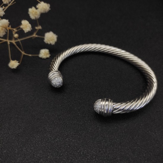 Hl87A20David Yurman 7mm半边钻银色手镯。建议适合佩戴的手围16-20cm