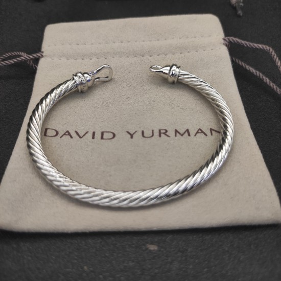 Hl76900David Yurman 5mm银色带钻钩头手镯。建议适合佩戴的手围15-19cm