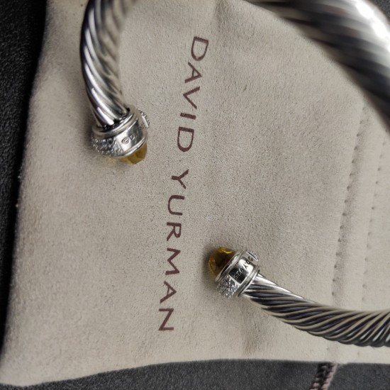 Hl76A20David Yurman 7mm满钻头手镯。紫钻、红钻、蓝钻、黑钻、黄钻、深绿钻、浅绿钻、香槟钻、褐色钻珍珠十个款式。建议适合佩戴的手围15-20cm编号DYSZ-081-090