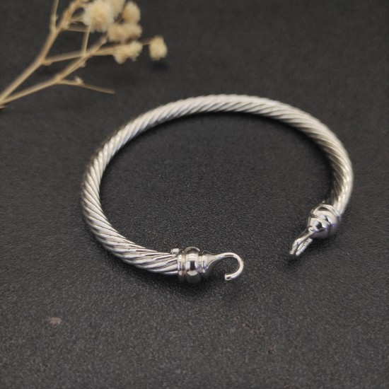 Hl76900David Yurman 5mm银色钩头手镯。建议适合佩戴的手围15-19cm