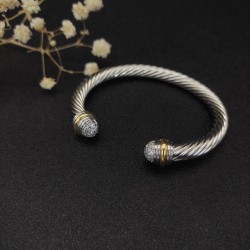 Hl890A20David Yurman 7mm半边钻分色手镯。建议适合佩戴的手围16-20cm