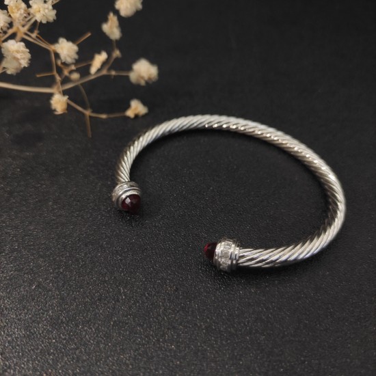 Hl75900David Yurman 5mm镶嵌石红钻头手镯。建议适合佩戴的手围15-20cm