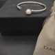 Hl86950David Yurman 3mm主人手镯。紫钻、黑钻、蓝钻、黄钻、珍珠五种款式。有17cm和19cm两个尺寸。建议适合佩戴的手围15-18cm