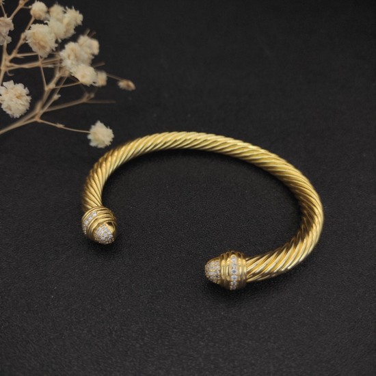 Hl76A20David Yurman 7mm金色带钻半边钻手镯。建议适合佩戴的手围15-20cm