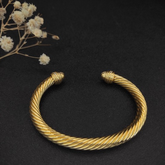 Hl76A20David Yurman 7mm金色带钻半边钻手镯。建议适合佩戴的手围15-20cm