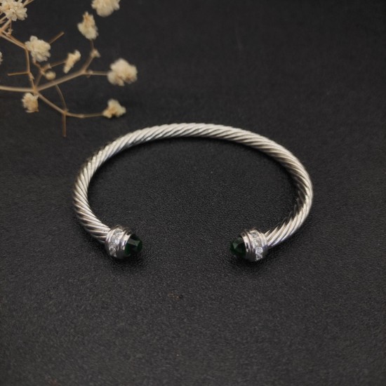 Hl65900David Yurman 5mm镶嵌石深绿钻头手镯。建议适合佩戴的手围15-20cm