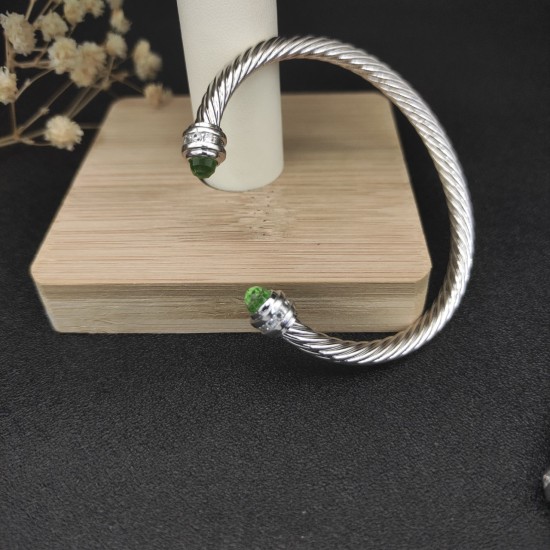 Hl65900David Yurman 5mm镶嵌石浅绿钻头手镯。建议适合佩戴的手围15-20cm