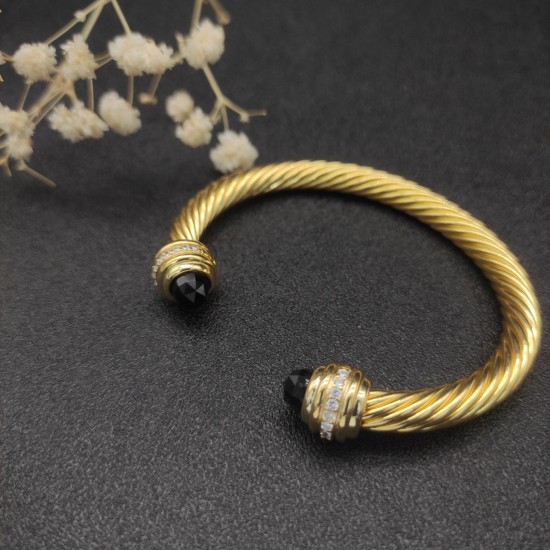 Hl76A20David Yurman 7mm金色镶嵌石黑钻头手镯。建议适合佩戴的手围16-20cm