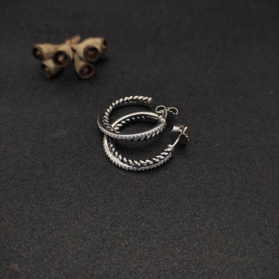 Hl767500David Yurman  纽线镶钻银色耳环。 内径约2cm