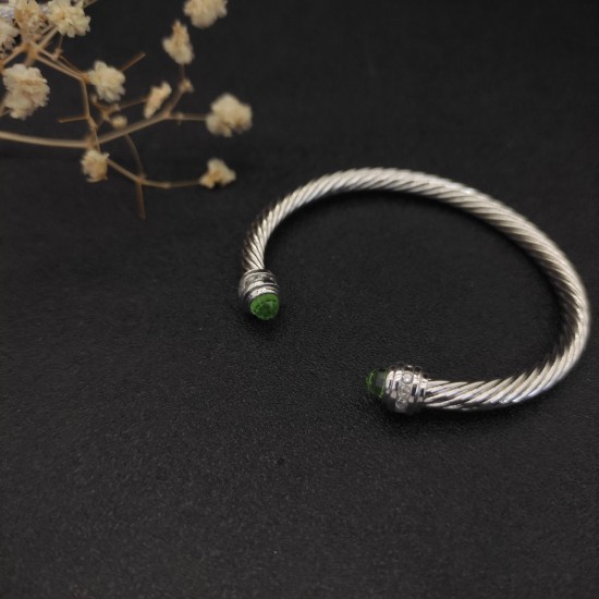 Hl65900David Yurman 5mm镶嵌石浅绿钻头手镯。建议适合佩戴的手围15-20cm