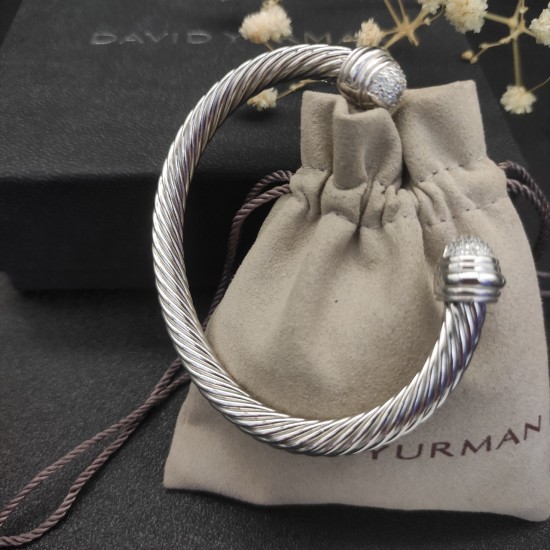 Hl87A20David Yurman 7mm半边钻银色手镯。建议适合佩戴的手围16-20cm