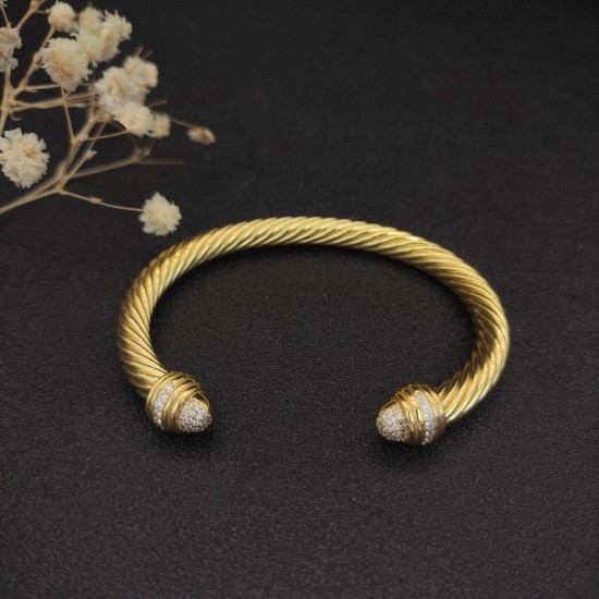 Hl76A20David Yurman 7mm金色带钻半边钻手镯。建议适合佩戴的手围15-20cm