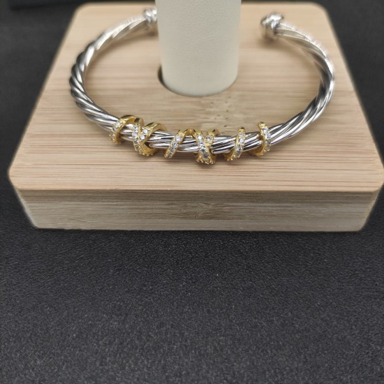 Hl86900David Yurman 4mm旋转弯圆头手镯。建议适合佩戴的手围15-20cm