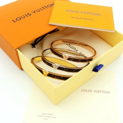 Hl65700---lv手镯 Louis Vuitton 路易威登 原装打版代购级别 市场最好版本 LV老花皮手镯火爆款出货 设计独特 复古前卫 美女必备