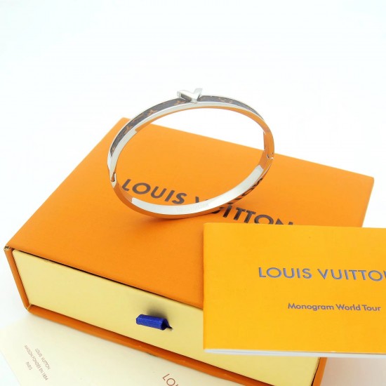 Hl65700---lv手镯 Louis Vuitton 路易威登 原装打版代购级别 市场最好版本 LV老花皮手镯火爆款出货 设计独特 复古前卫 美女必备