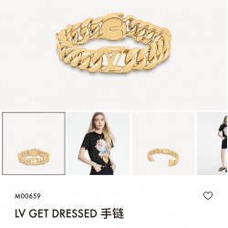 驴家 Get Dressed 手链以平宽链环释放个性姿采，再为钩扣细致镂刻标识。 字母闪耀中央，与同款项链、耳环和戒指搭配相宜。 手链AL800A10